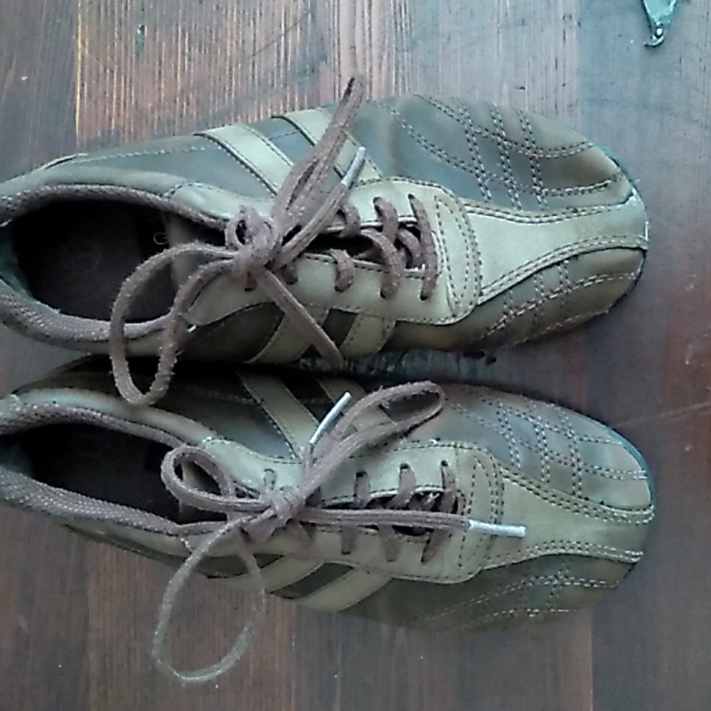 🌻 $8 or 3 for $12 🌻 George boys casual shoes